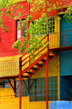 Buntes Haus mit Treppe, Buenos Aires