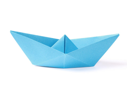 Blaues Papierschiff