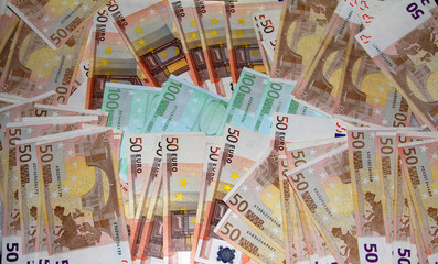 A lot of the 100 and 50 Euro banknotes