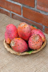 Cestino di fichi d'india