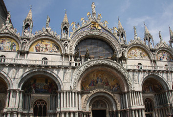 Fototapeta na wymiar Saint Mark's Basilica facade in Venice