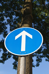 Verkehrszeichen Geradeaus