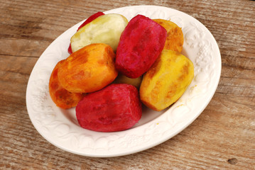 FRUTTI DI FICODINDIA COLORATI