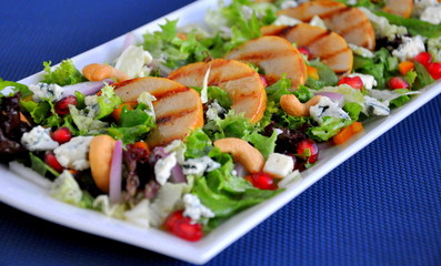 Grilled pear and Roquefort cheese salad