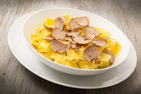 tagliatelle al tartufo bianco
