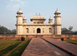 Fototapeta na wymiar Itmad-ud-daulah tomb in Agra, India