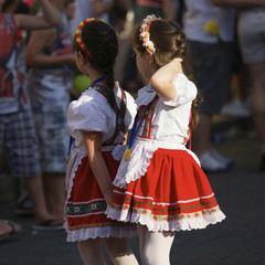 Obraz premium Mädchen in Dirndl