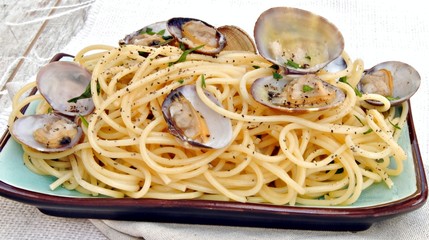 sphaguetti con almejas