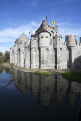 Obraz premium Gravensteen castle in Gand reflects in the water.