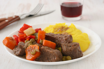 beef stew with mashed potato