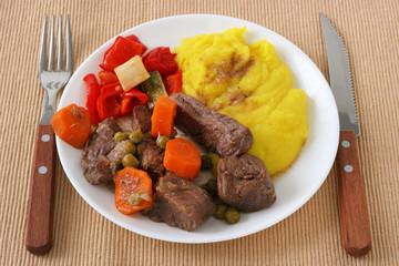 beef stew with mashed potato