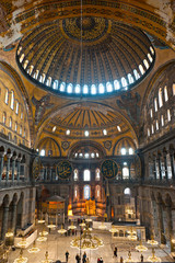 Fototapeta na wymiar Piękne urządzony kopuła meczetu Hagia Sofia, Istambuł,