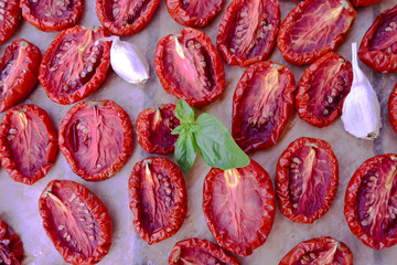 Dried red tomatoes