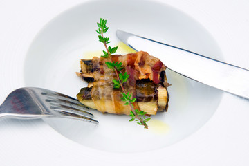 appetizer with baked radicchio and smoked ham