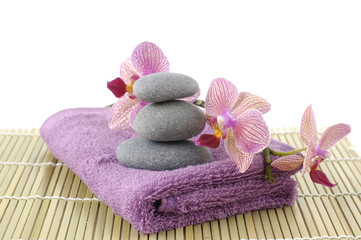Obraz na płótnie Canvas pink towel and stones and orchid for body care