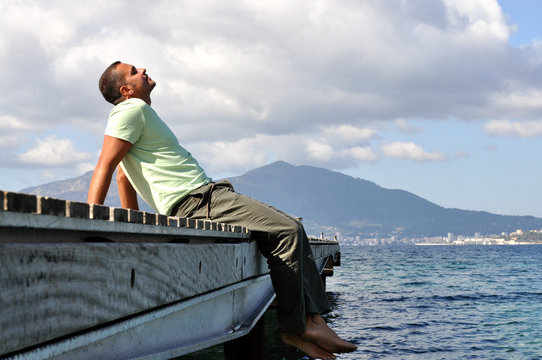 Homme sur un ponton