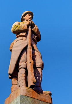 STATUE DE SOLDAT