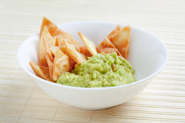 Bowl with guacamole and nachos
