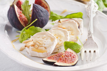 Ziegenkäse mit Feige