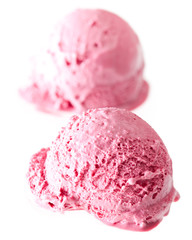 2 rote Kugeln Eis hintereinander - Hochformat