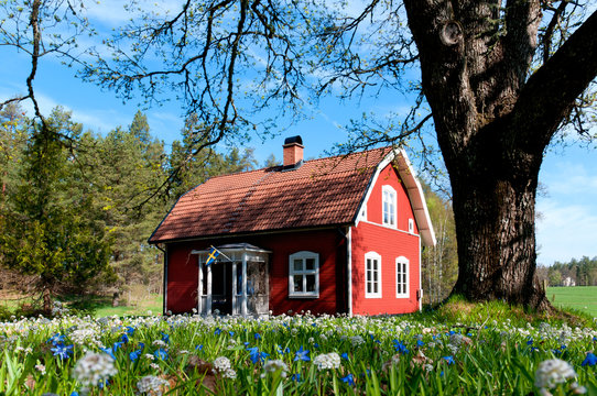 Typisches rotes Holzhaus in Schweden