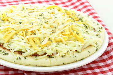 raw italian cheese pizza