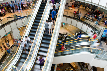 people in rush © xy