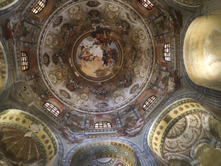 Fototapeta na wymiar interior of Dome in Romansque Church in Ravenna Italy