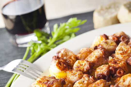 Galician octopus and red wine