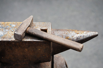 Hammer und Amboss