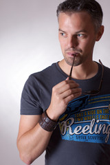 Mann mit Brille