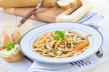 Deftige Pfannkuchensuppe