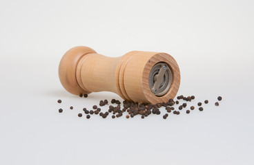 pepper corns and grinder © tazufos