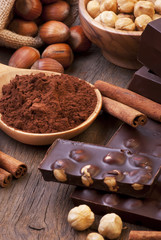 cioccolato fondente con nocciole