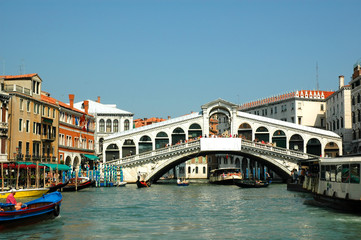Fototapeta na wymiar Most Rialto w Wenecji Włochy