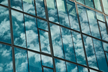 reflets dans un immeuble moderne