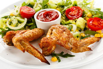 Grilled chicken wings with vegetable salad