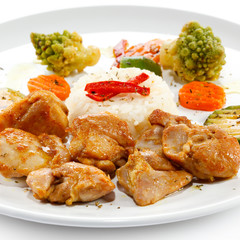 Fried chicken nuggets, white rice and vegetables