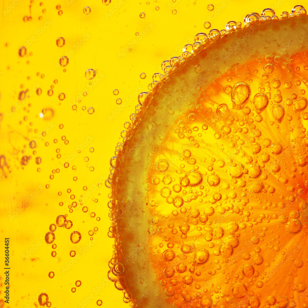 Wall mural lemon slice in water