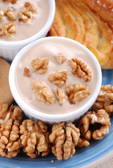 yogurt alle noci - sette