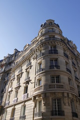 Fototapeta na wymiar Immeuble du quartier d'Auteuil à Paris