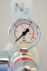 Barometer, nitrogen in hospital lab