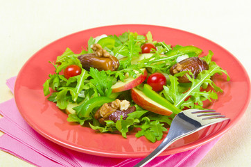 Rucola Salat mit Datteln,Apfel und Tomate