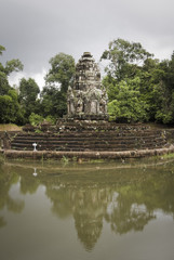 Fototapeta na wymiar woda w świątyni Angkor