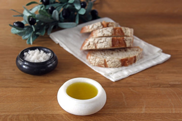 olivenöl mit salz und brot