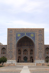 Fototapeta na wymiar Przód Tilya-Kori Madrasah w Samarkandzie