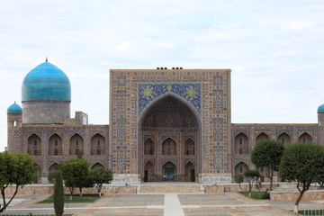 Fototapeta na wymiar Tilya-Kori Madrasah w Samarkandzie