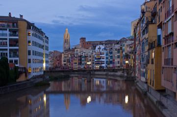 Fototapeta na wymiar old town of Girona at night, Spain
