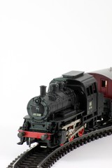 Fototapeta na wymiar Model lokomotywa na szynach Cut