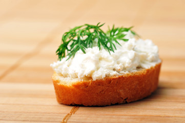 sandwich of toasted bread